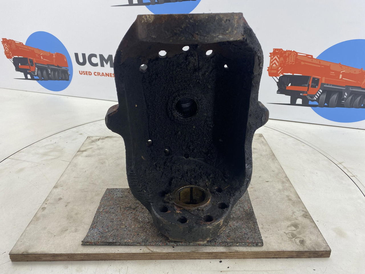 PPM 280 ATT Steering knuckle 16 holes axle 2 - Fusée d'essieu pour Grue: photos 5 PPM 280 ATT Steering knuckle 16 holes axle 2 - Fusée d'essieu pour Grue: photos 5