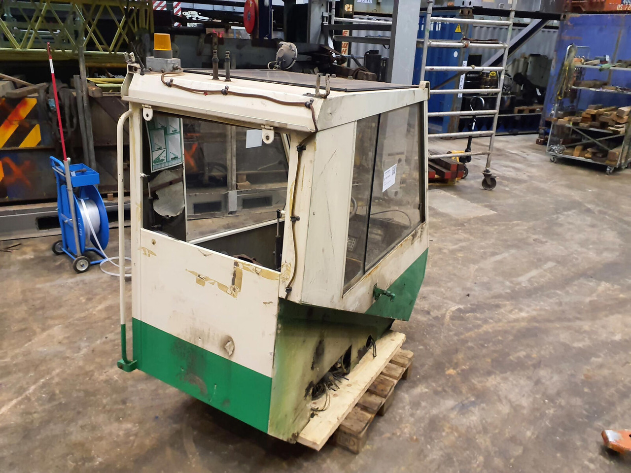 PPM 480 ATT upper cabine - Cabine pour Grue mobile: photos 4 PPM 480 ATT upper cabine - Cabine pour Grue mobile: photos 4