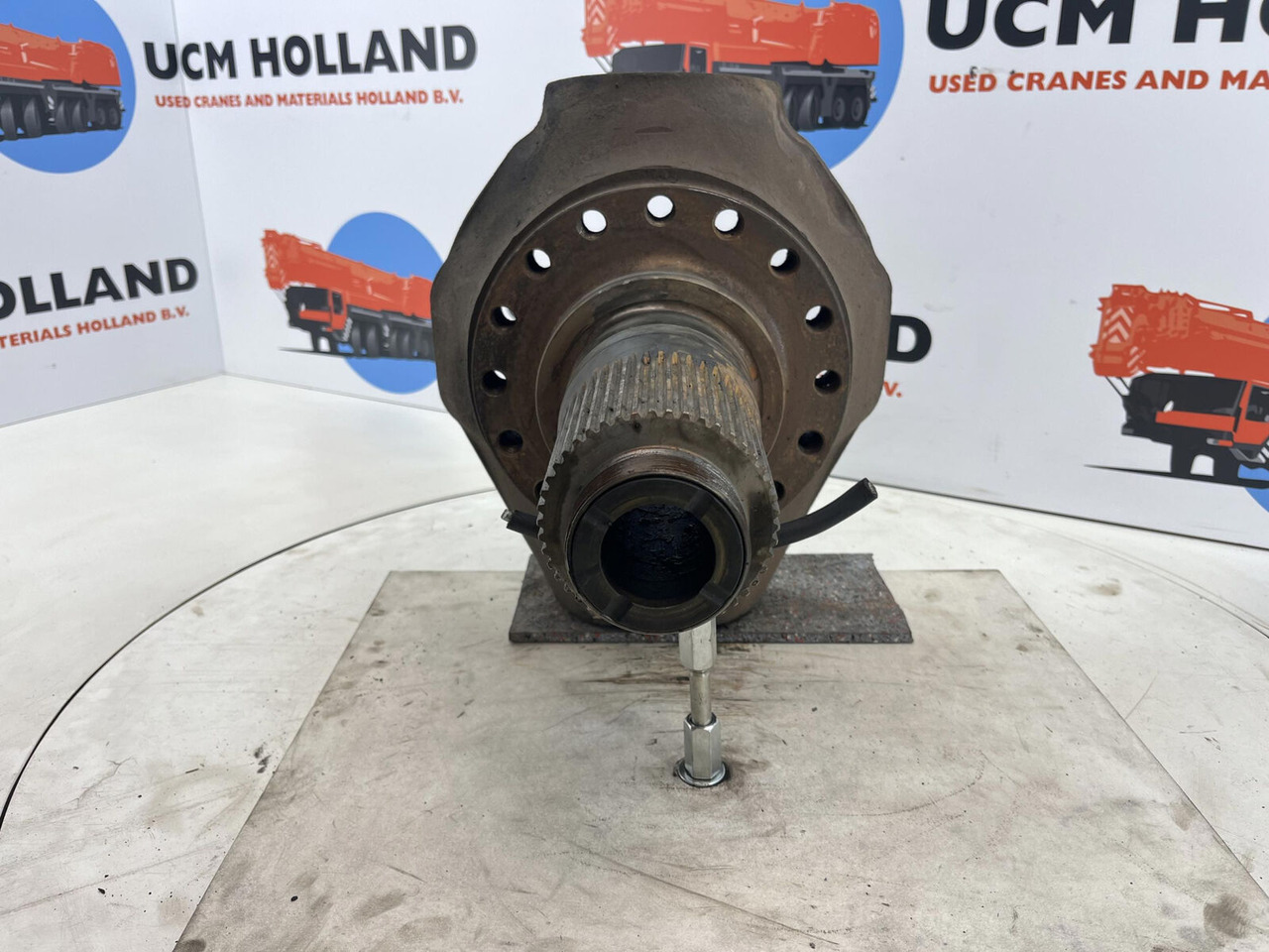 PPM ATT 400 Steering knuckle 16 holes axle 1 - Fusée d'essieu pour Grue: photos 2 PPM ATT 400 Steering knuckle 16 holes axle 1 - Fusée d'essieu pour Grue: photos 2