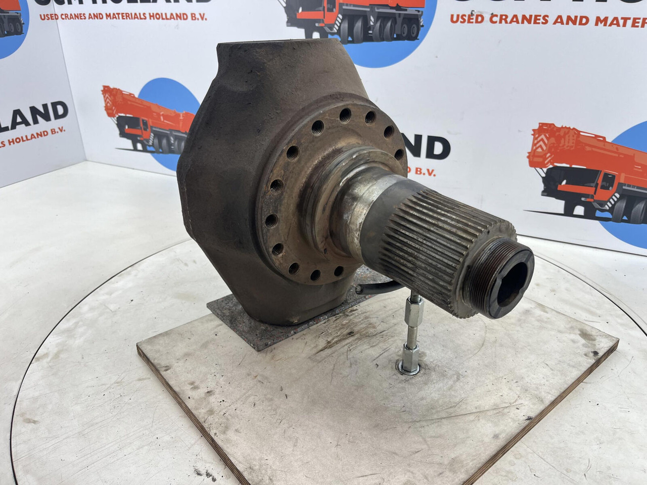 PPM ATT 400 Steering knuckle 16 holes axle 1 - Fusée d'essieu pour Grue: photos 3 PPM ATT 400 Steering knuckle 16 holes axle 1 - Fusée d'essieu pour Grue: photos 3