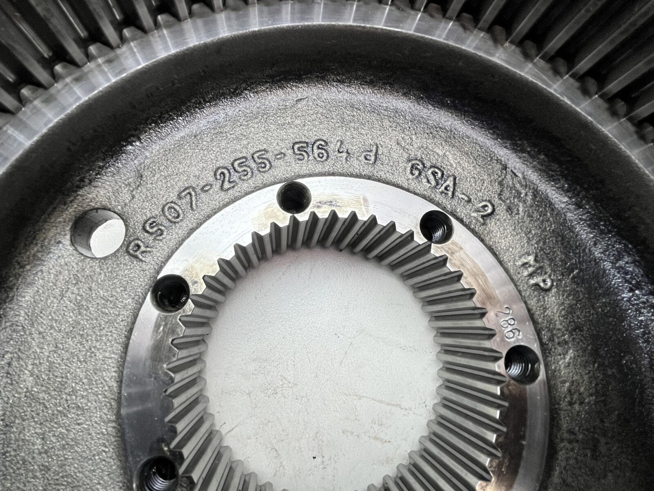 Moteur de translation pour Grue Terex AC 155 planetary gear 17-24-67-32-3pl-H135-46: photos 7 Moteur de translation pour Grue Terex AC 155 planetary gear 17-24-67-32-3pl-H135-46: photos 7