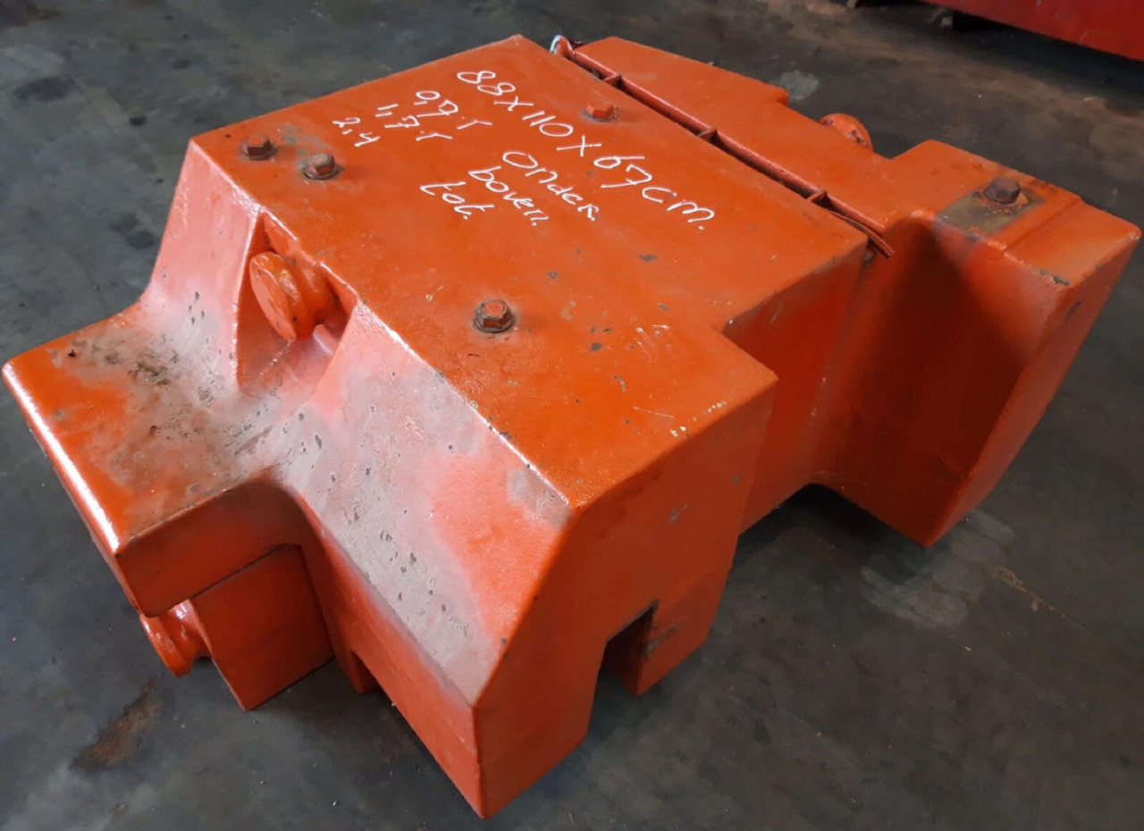 Terex AC 205 counterweight 2,4 ton right side (0.7/1.7 t) - Contrepoids pour Grue mobile: photos 3 Terex AC 205 counterweight 2,4 ton right side (0.7/1.7 t) - Contrepoids pour Grue mobile: photos 3