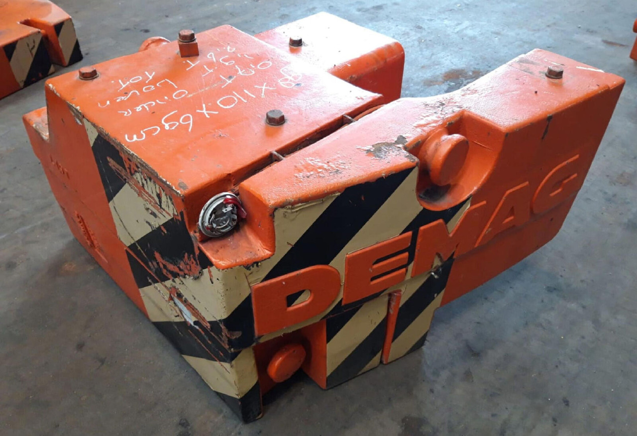 Terex AC 205 counterweight 2.6 ton (0.7/1.9t) - Contrepoids pour Grue mobile: photos 1 Terex AC 205 counterweight 2.6 ton (0.7/1.9t) - Contrepoids pour Grue mobile: photos 1