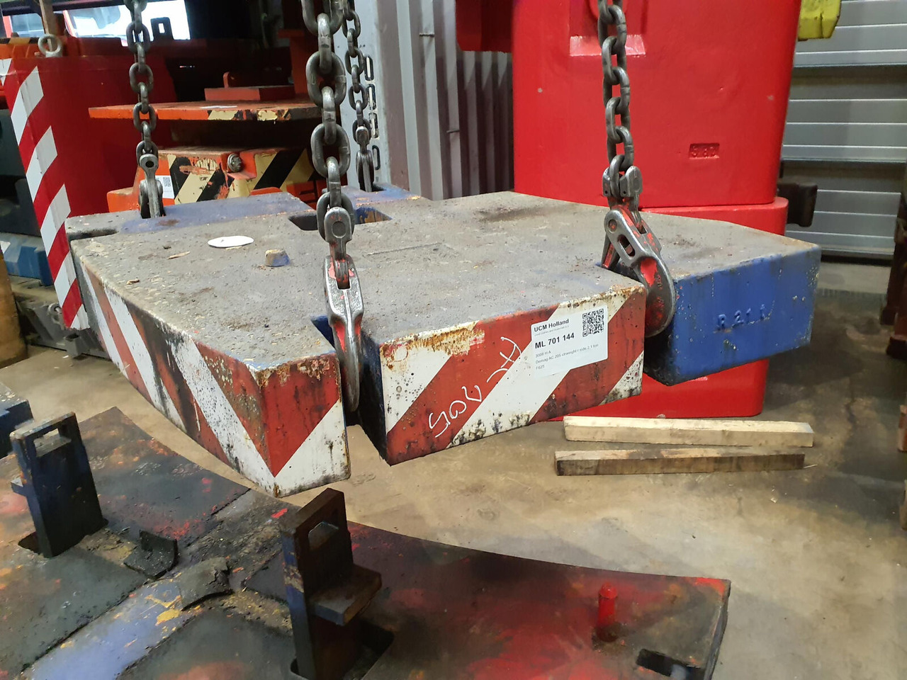 Terex AC 205 counterweight right side 2,1 ton - Contrepoids pour Grue mobile: photos 4 Terex AC 205 counterweight right side 2,1 ton - Contrepoids pour Grue mobile: photos 4