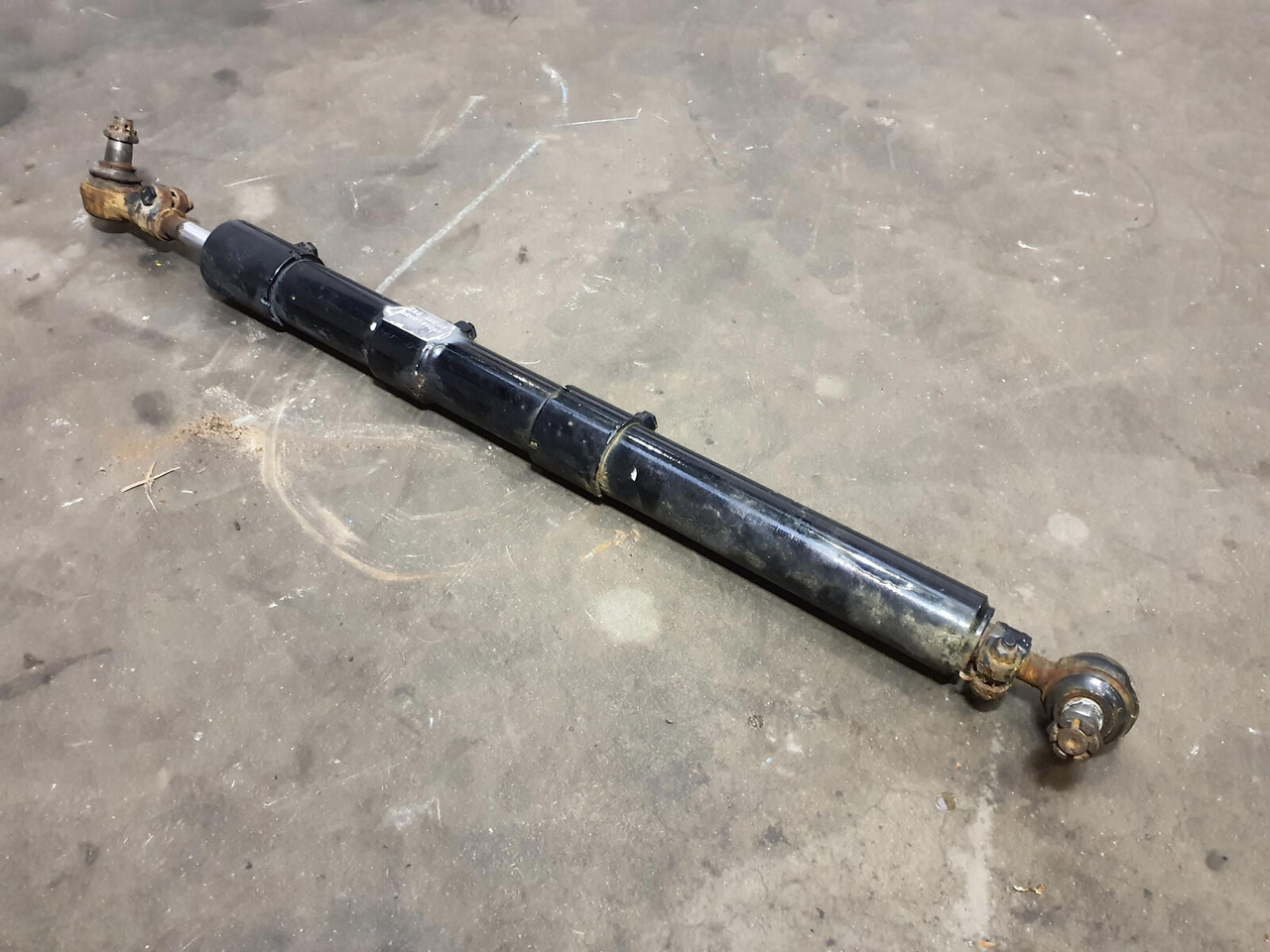 Terex AC 700 Steering Cylinder alxe 8 and 9 - Vérin hydraulique pour Grue: photos 4 Terex AC 700 Steering Cylinder alxe 8 and 9 - Vérin hydraulique pour Grue: photos 4