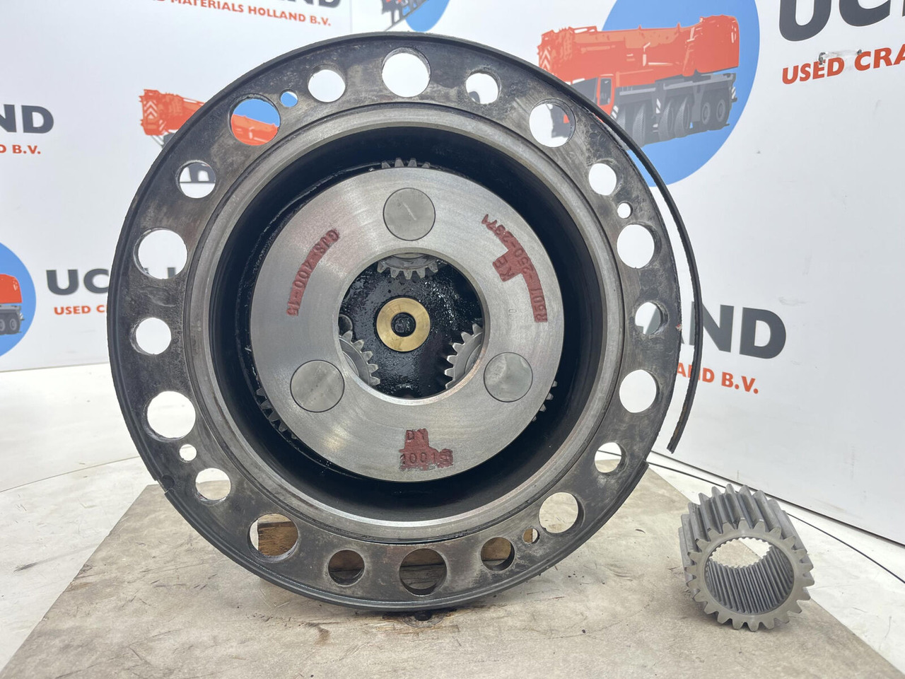 Terex/Demag AC 100/4 planetary gear 22-25-74-40-3pl-H127-46 - Moteur de translation pour Grue: photos 4 Terex/Demag AC 100/4 planetary gear 22-25-74-40-3pl-H127-46 - Moteur de translation pour Grue: photos 4