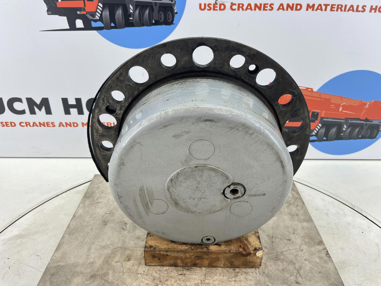 Terex/Demag AC 100/4 planetary gear 22-25-74-40-3pl-H127-46 - Moteur de translation pour Grue: photos 1 Terex/Demag AC 100/4 planetary gear 22-25-74-40-3pl-H127-46 - Moteur de translation pour Grue: photos 1