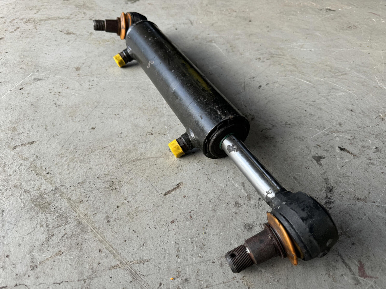 Terex Demag AC 25 steering cylinder - Vérin hydraulique pour Grue mobile: photos 2 Terex Demag AC 25 steering cylinder - Vérin hydraulique pour Grue mobile: photos 2