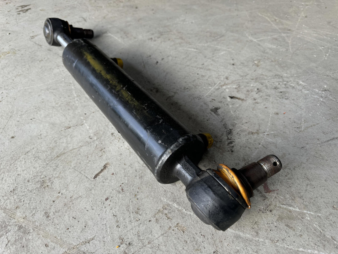 Terex Demag AC 25 steering cylinder - Vérin hydraulique pour Grue mobile: photos 1 Terex Demag AC 25 steering cylinder - Vérin hydraulique pour Grue mobile: photos 1