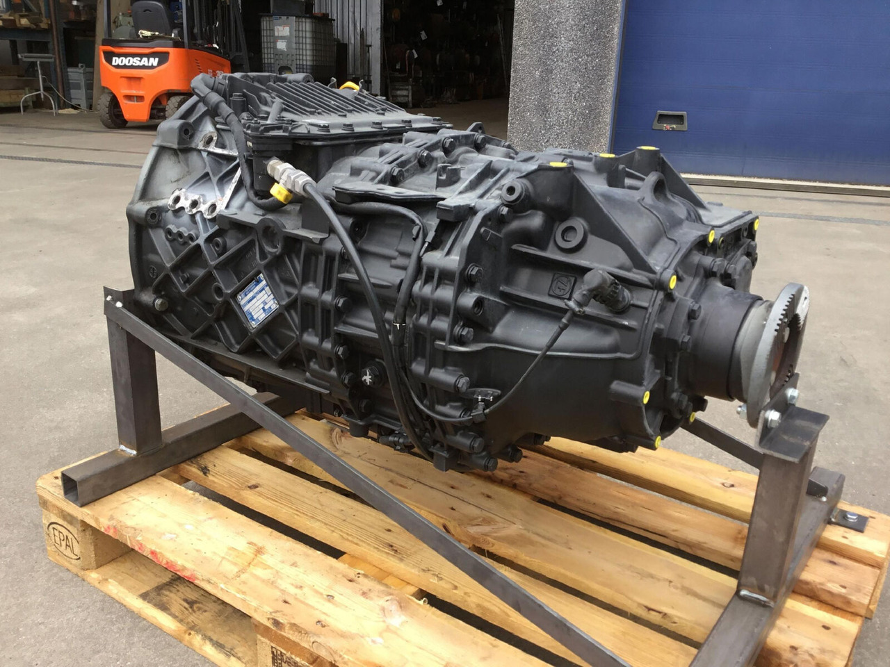 ZF MK 88 ZF Astronic gearbox 12 AS 2530 S0 - Boîte de vitesse pour Grue mobile: photos 4 ZF MK 88 ZF Astronic gearbox 12 AS 2530 S0 - Boîte de vitesse pour Grue mobile: photos 4