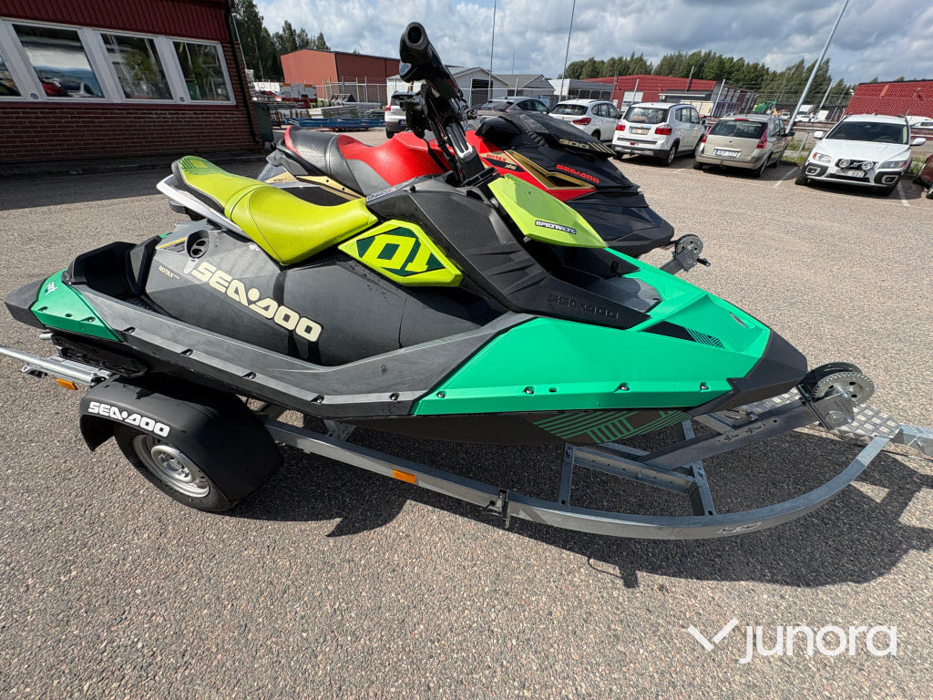 BRP Seadoo Trixx - Outil/ Équipement: photos 4 BRP Seadoo Trixx - Outil/ Équipement: photos 4