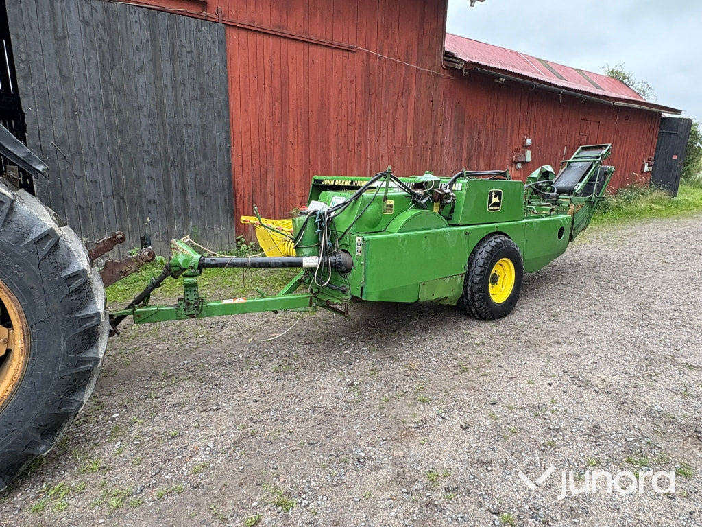 Hårdpress småbalar John Deere 359 - Presse à balles cubiques: photos 1 Hårdpress småbalar John Deere 359 - Presse à balles cubiques: photos 1