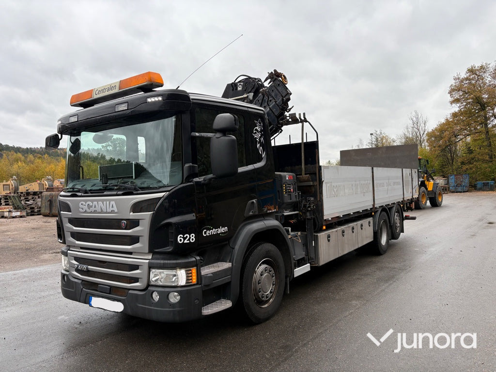Kranbil - Scania P410 med Hiab 138 - Camion plateau, Camion grue: photos 1 Kranbil - Scania P410 med Hiab 138 - Camion plateau, Camion grue: photos 1