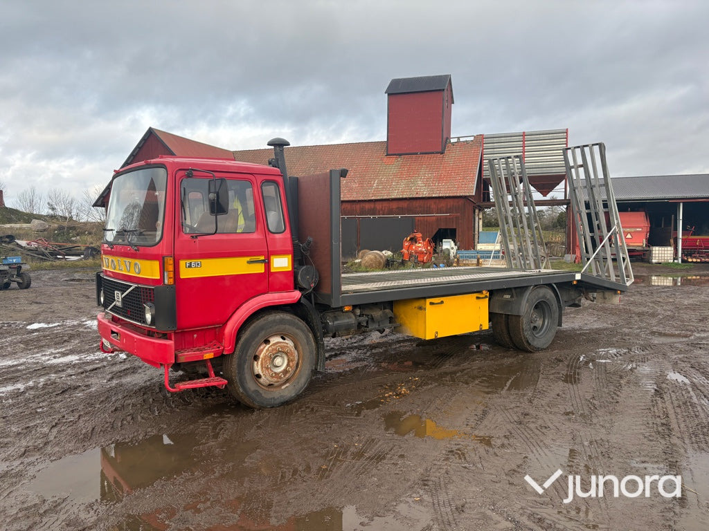 Lastbil / Biltransport - Volvo F 613 4X2-1-V - Camion porte-voitures: photos 2 Lastbil / Biltransport - Volvo F 613 4X2-1-V - Camion porte-voitures: photos 2