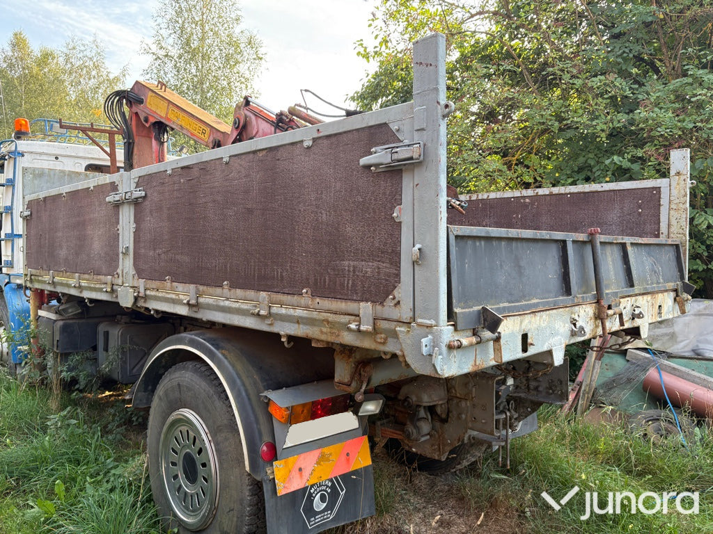 Lastbil Scania P92H 4X2 med lyftkran - Camion plateau, Camion grue: photos 2 Lastbil Scania P92H 4X2 med lyftkran - Camion plateau, Camion grue: photos 2