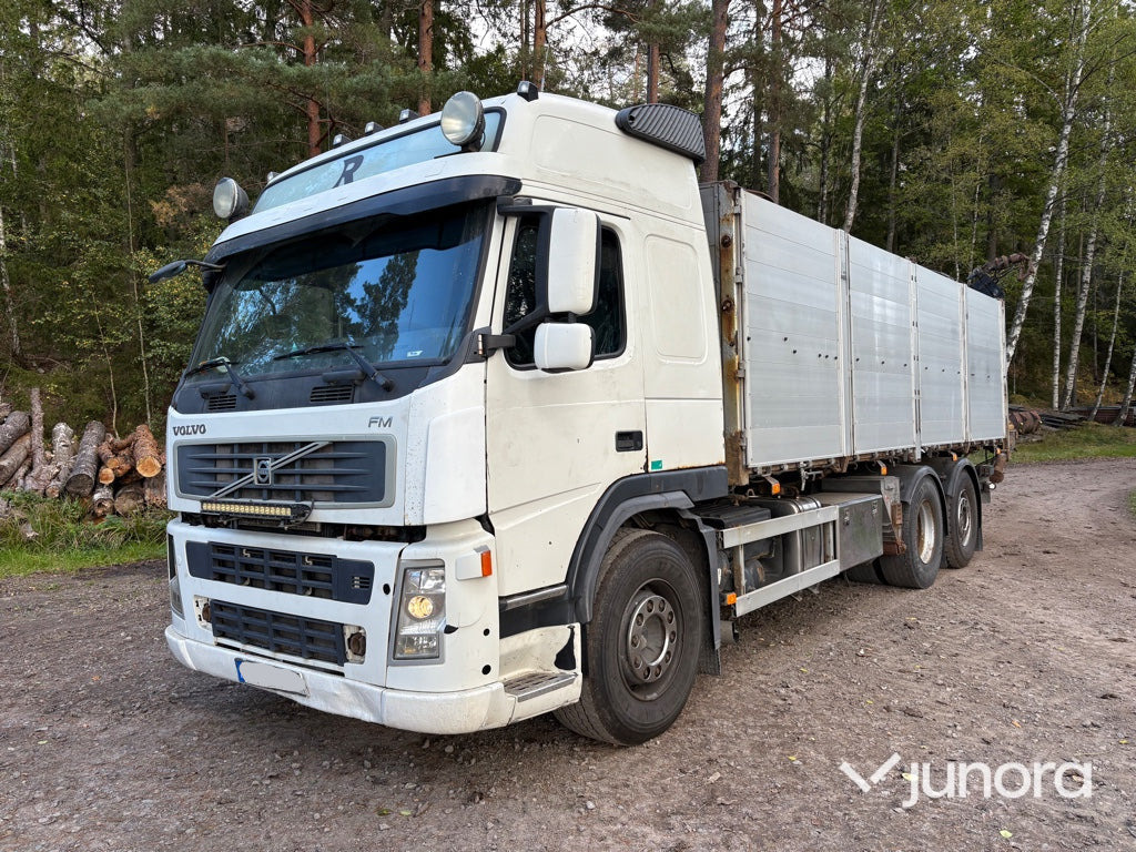 Lastbil Volvo FM-480 6*2 med lyftkran - Camion plateau, Camion grue: photos 1 Lastbil Volvo FM-480 6*2 med lyftkran - Camion plateau, Camion grue: photos 1