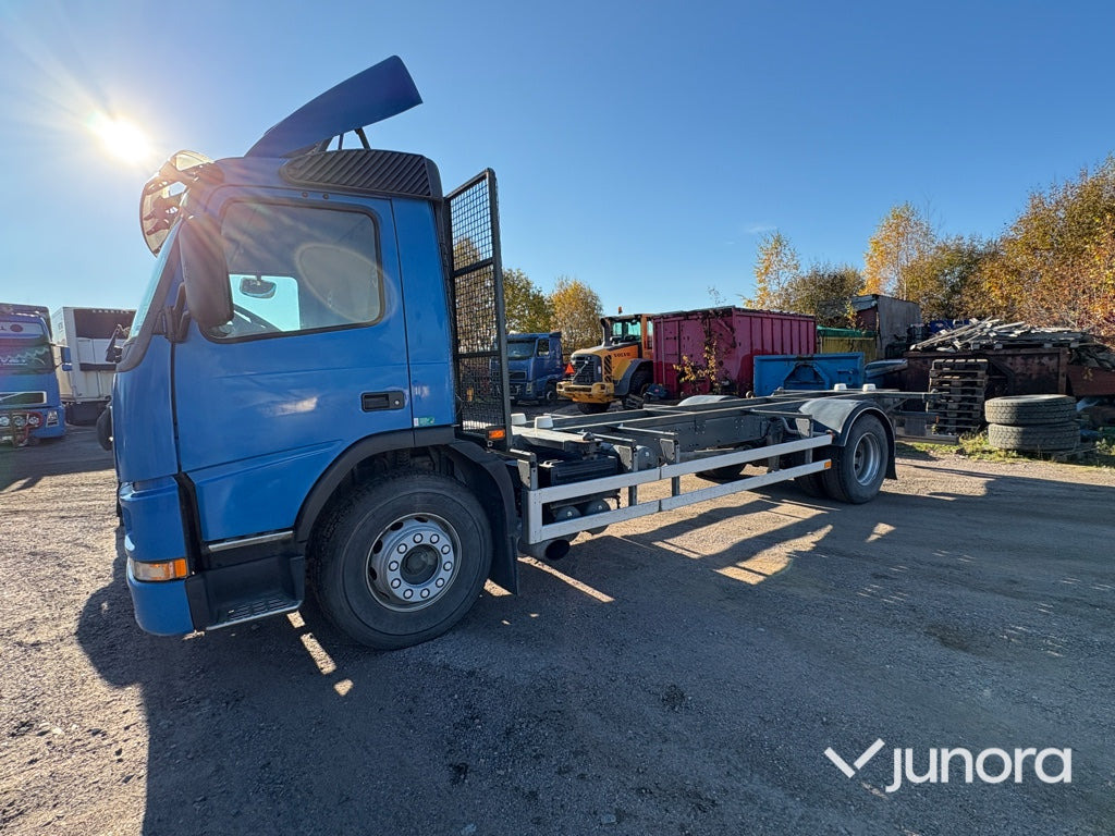 Lastbil - Volvo FM7 4*2 - Camion porte-conteneur/ Caisse mobile: photos 1 Lastbil - Volvo FM7 4*2 - Camion porte-conteneur/ Caisse mobile: photos 1