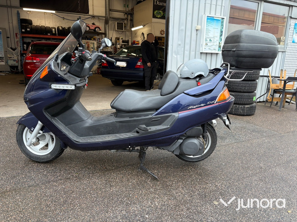 Motorcykel Yamaha YP250D SG 02 - Motocyclette: photos 5 Motorcykel Yamaha YP250D SG 02 - Motocyclette: photos 5