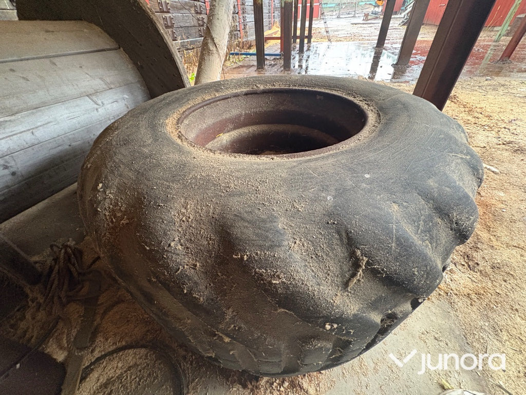 Reservhjul + fälg - John Deer 810 Skotare - Roue complète pour Machine agricole: photos 4 Reservhjul + fälg - John Deer 810 Skotare - Roue complète pour Machine agricole: photos 4