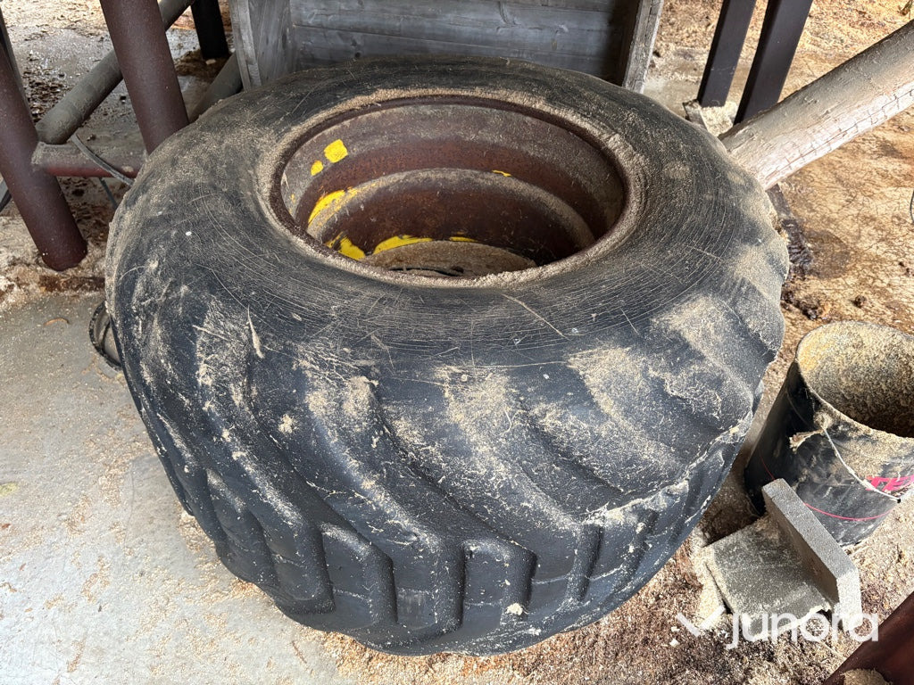 Reservhjul + fälg - John Deer 810 Skotare - Roue complète pour Machine agricole: photos 1 Reservhjul + fälg - John Deer 810 Skotare - Roue complète pour Machine agricole: photos 1