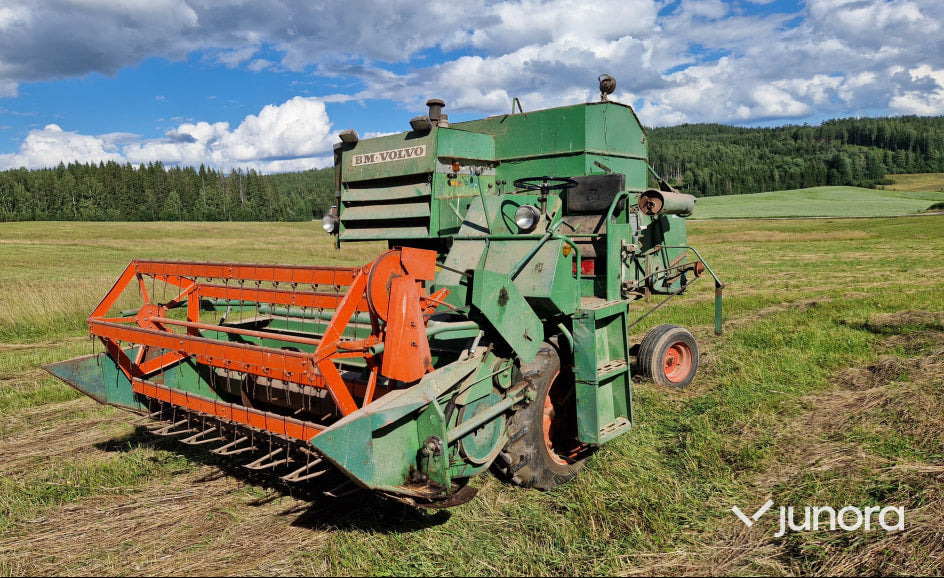 Skördetröska - Volvo BM, Aktiv 800 + Aktiv 800 som reservdel - Moissonneuse-batteuse: photos 1 Skördetröska - Volvo BM, Aktiv 800 + Aktiv 800 som reservdel - Moissonneuse-batteuse: photos 1