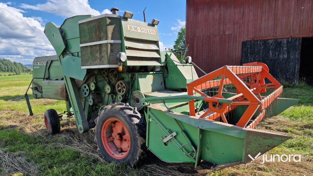 Skördetröska - Volvo BM, Aktiv 800 + Aktiv 800 som reservdel - Moissonneuse-batteuse: photos 5 Skördetröska - Volvo BM, Aktiv 800 + Aktiv 800 som reservdel - Moissonneuse-batteuse: photos 5