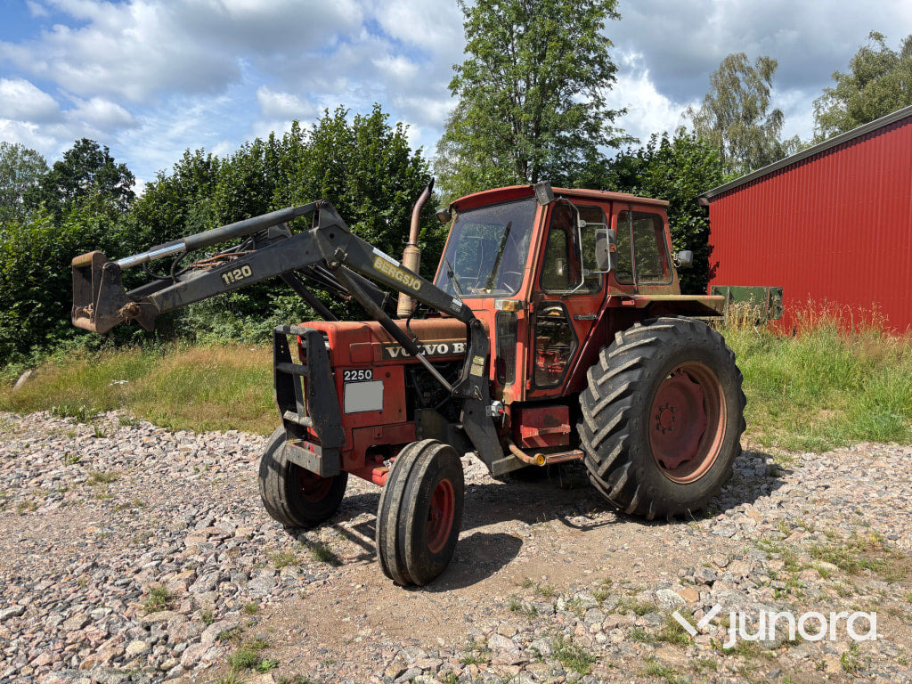 Tracteur agricole Traktor Volvo BM 2250 med lastare