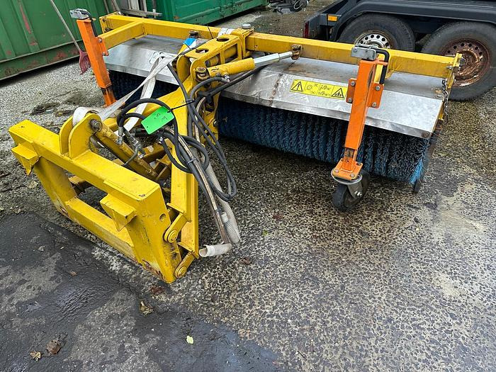 Aebi-Schmidt VKS 22-H - Brosse: photos 1 Aebi-Schmidt VKS 22-H - Brosse: photos 1