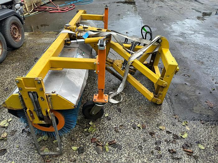 Aebi-Schmidt VKS 22-H - Brosse: photos 3 Aebi-Schmidt VKS 22-H - Brosse: photos 3