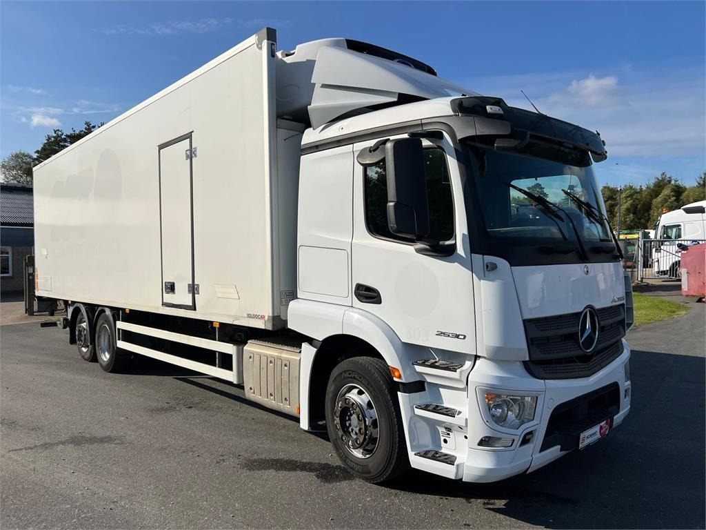 Mercedes-Benz Actros 2530 L 6x2*4 - Camion frigorifique: photos 2 Mercedes-Benz Actros 2530 L 6x2*4 - Camion frigorifique: photos 2