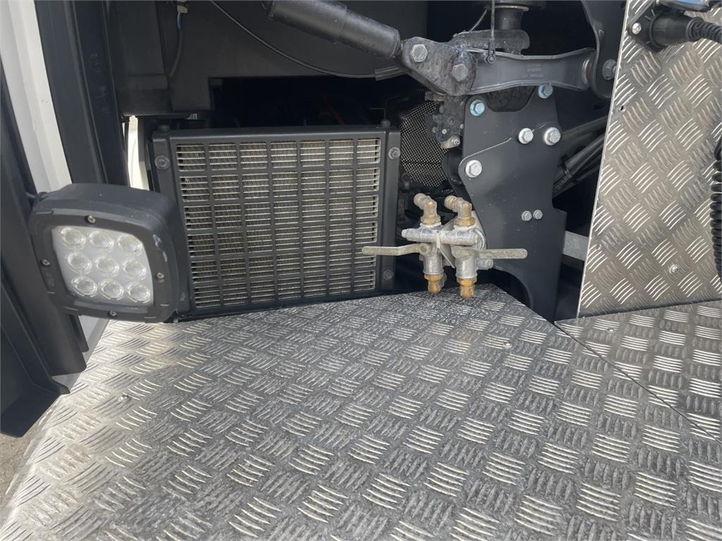 Scania S660 A 6x2 NB 2950 - Tracteur routier: photos 5 Scania S660 A 6x2 NB 2950 - Tracteur routier: photos 5