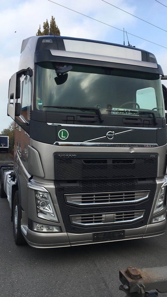 Volvo FH4 Globetrotter tagspoiler - Aérodynamique/ Spoilers pour Camion: photos 3 Volvo FH4 Globetrotter tagspoiler - Aérodynamique/ Spoilers pour Camion: photos 3