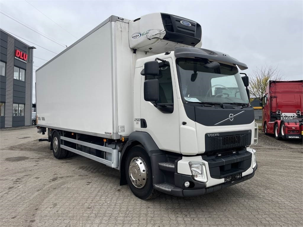 Volvo FL 250HK 18 ton dobbelt copartment - Camion frigorifique: photos 4 Volvo FL 250HK 18 ton dobbelt copartment - Camion frigorifique: photos 4