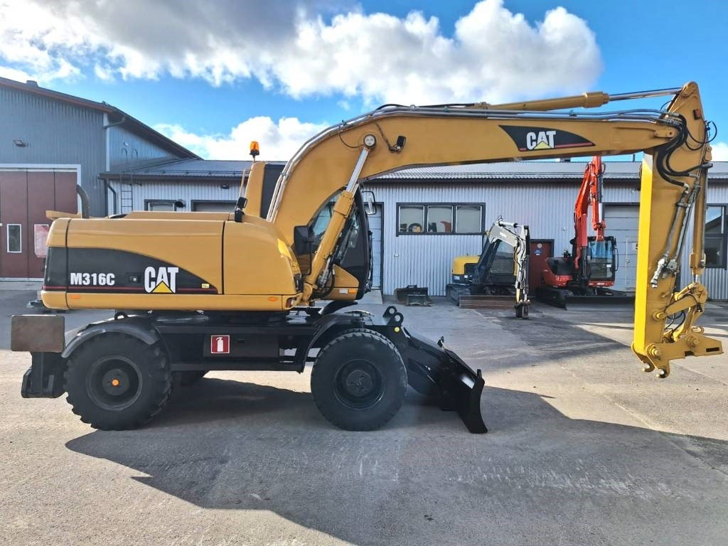 CAT M316C - Pelle sur pneus: photos 5 CAT M316C - Pelle sur pneus: photos 5