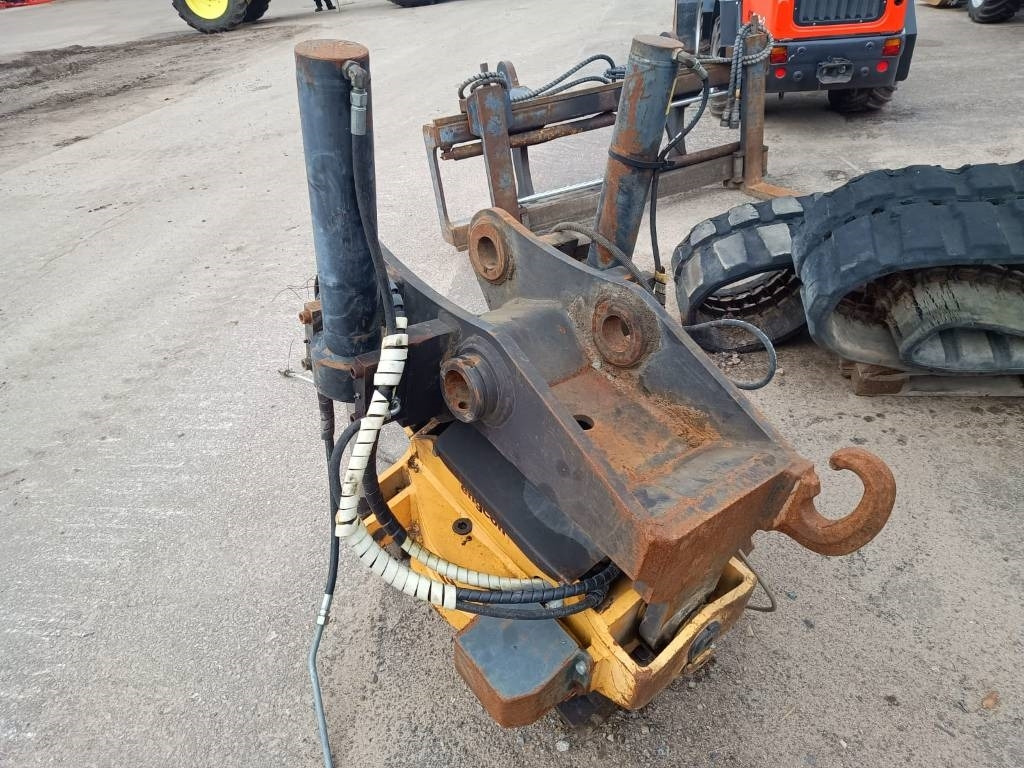 Pelle sur pneus Case WX210 PYÖRITTÄJÄLLÄ: photos 11