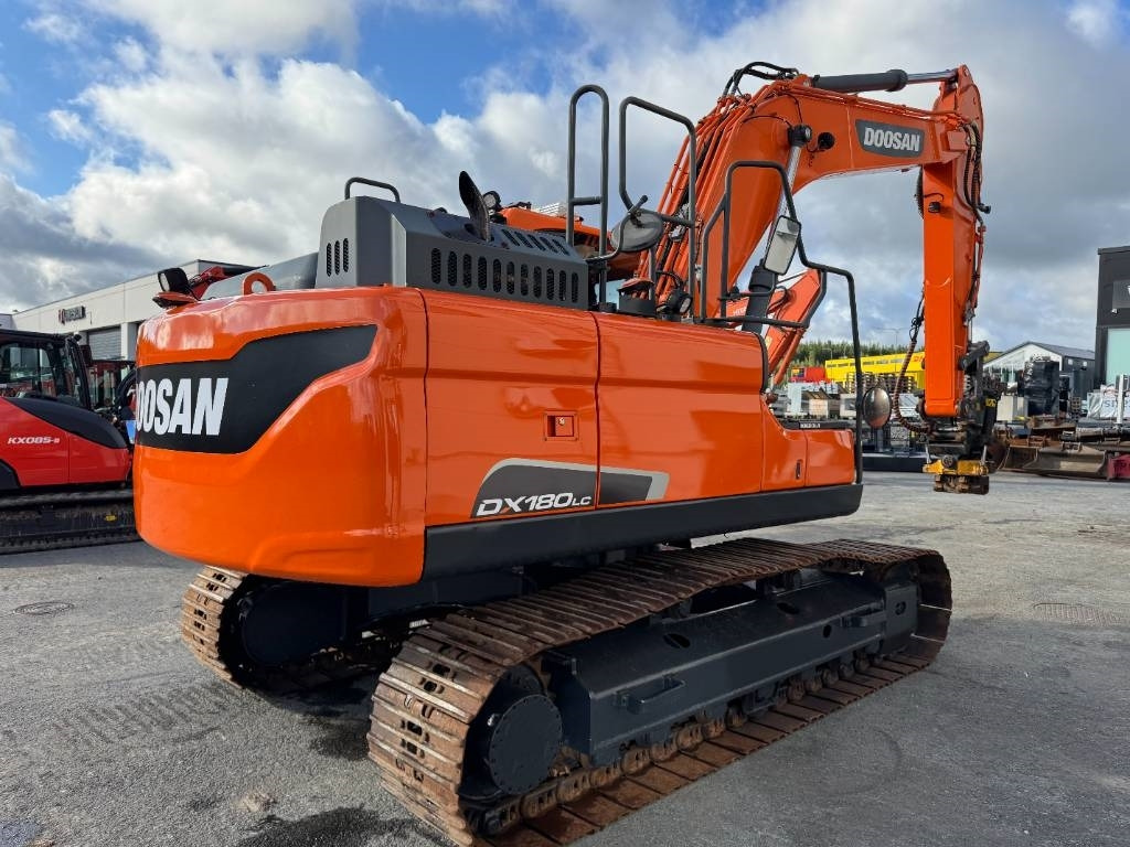 Doosan DX180LC-5 PYÖRITTÄJÄLLÄ - Pelle sur chenille: photos 5 Doosan DX180LC-5 PYÖRITTÄJÄLLÄ - Pelle sur chenille: photos 5