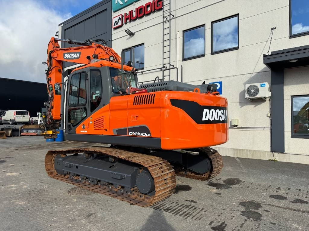 Doosan DX180LC-5 PYÖRITTÄJÄLLÄ - Pelle sur chenille: photos 3 Doosan DX180LC-5 PYÖRITTÄJÄLLÄ - Pelle sur chenille: photos 3