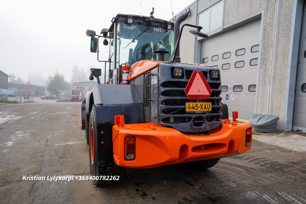 Hitachi ZW150 LONGBOOM - Chargeuse sur pneus: photos 3 Hitachi ZW150 LONGBOOM - Chargeuse sur pneus: photos 3