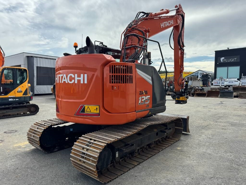 Hitachi ZX135USBL-7 PYÖRITTÄJÄLLÄ  - Pelle sur chenille: photos 5 Hitachi ZX135USBL-7 PYÖRITTÄJÄLLÄ  - Pelle sur chenille: photos 5