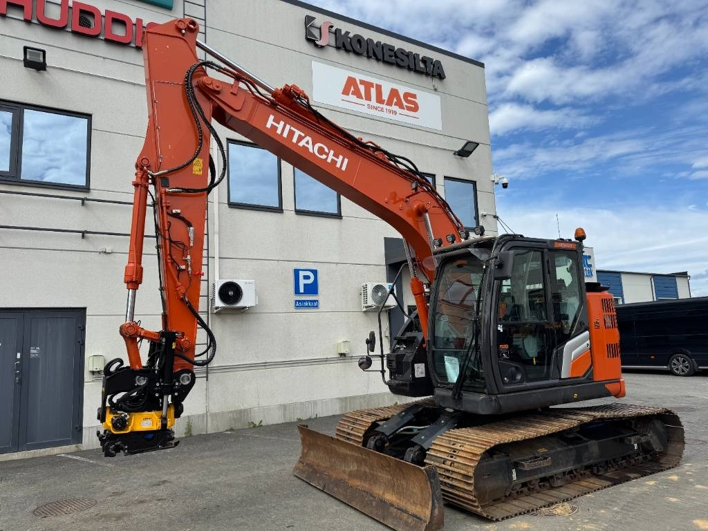 Hitachi ZX135USBL-7 PYÖRITTÄJÄLLÄ  - Pelle sur chenille: photos 2 Hitachi ZX135USBL-7 PYÖRITTÄJÄLLÄ  - Pelle sur chenille: photos 2