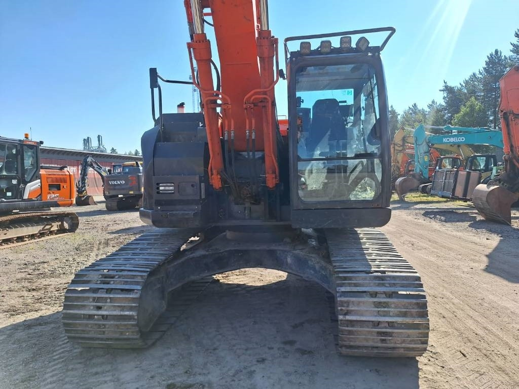 Hitachi ZX225USLC-5 - Pelle sur chenille: photos 4 Hitachi ZX225USLC-5 - Pelle sur chenille: photos 4