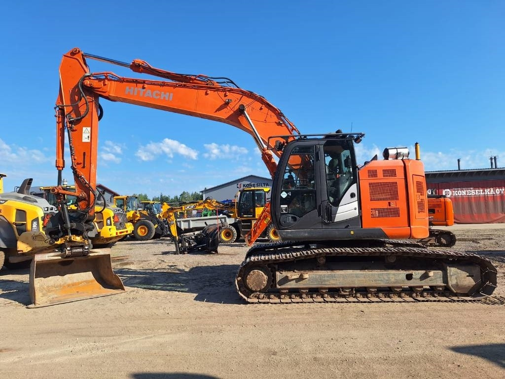Hitachi ZX225USLC-5 - Pelle sur chenille: photos 1 Hitachi ZX225USLC-5 - Pelle sur chenille: photos 1