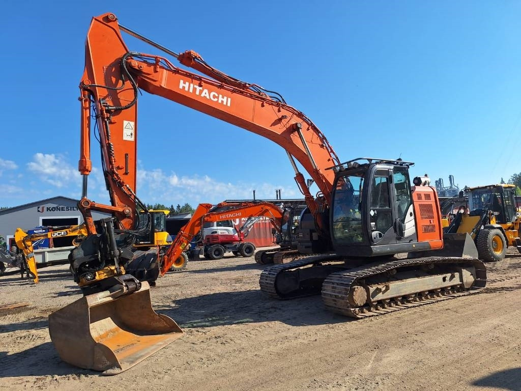 Hitachi ZX225USLC-5 - Pelle sur chenille: photos 3 Hitachi ZX225USLC-5 - Pelle sur chenille: photos 3