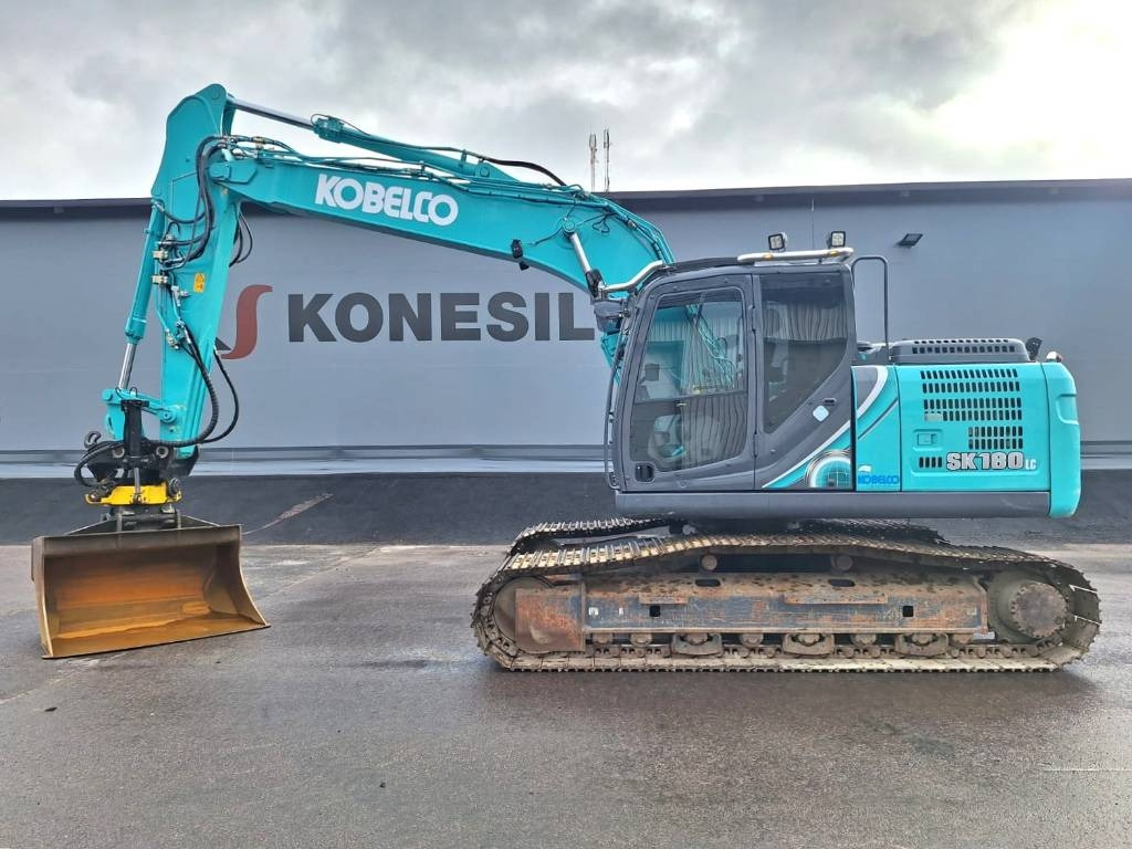 Kobelco SK180LC-10 PYÖRITTÄJÄLLÄ - Pelle sur chenille: photos 1 Kobelco SK180LC-10 PYÖRITTÄJÄLLÄ - Pelle sur chenille: photos 1