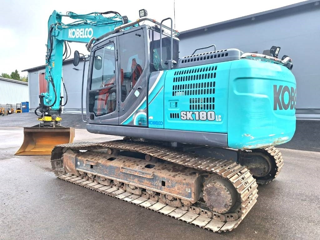 Kobelco SK180LC-10 PYÖRITTÄJÄLLÄ - Pelle sur chenille: photos 2 Kobelco SK180LC-10 PYÖRITTÄJÄLLÄ - Pelle sur chenille: photos 2