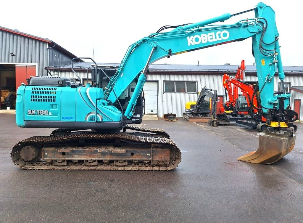 Kobelco SK180LC-10 PYÖRITTÄJÄLLÄ - Pelle sur chenille: photos 5 Kobelco SK180LC-10 PYÖRITTÄJÄLLÄ - Pelle sur chenille: photos 5