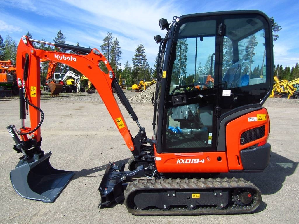 Kubota KX019-4 ERIKOISTARJOUS RAJOITETTU ERÄ - Mini pelle: photos 1 Kubota KX019-4 ERIKOISTARJOUS RAJOITETTU ERÄ - Mini pelle: photos 1