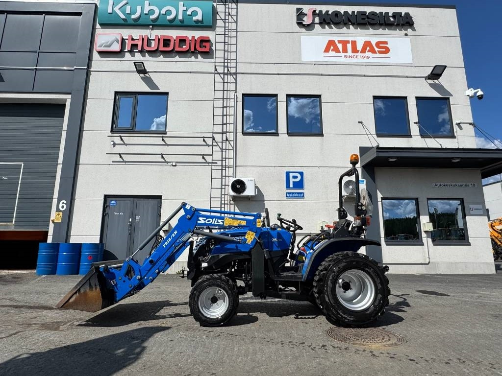Solis 26 4WD Etukuormaajalla - Tracteur agricole: photos 1 Solis 26 4WD Etukuormaajalla - Tracteur agricole: photos 1