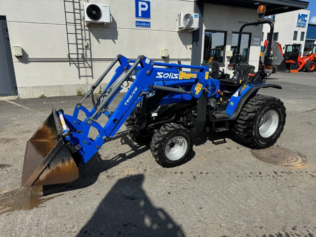 Solis 26 4WD Etukuormaajalla - Tracteur agricole: photos 3 Solis 26 4WD Etukuormaajalla - Tracteur agricole: photos 3