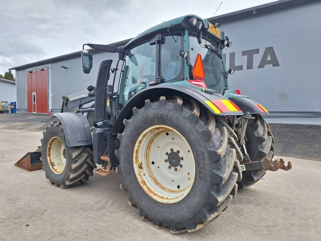 Valtra N174 VERSU ETUKUORMAAJALLA - Tracteur agricole: photos 2 Valtra N174 VERSU ETUKUORMAAJALLA - Tracteur agricole: photos 2